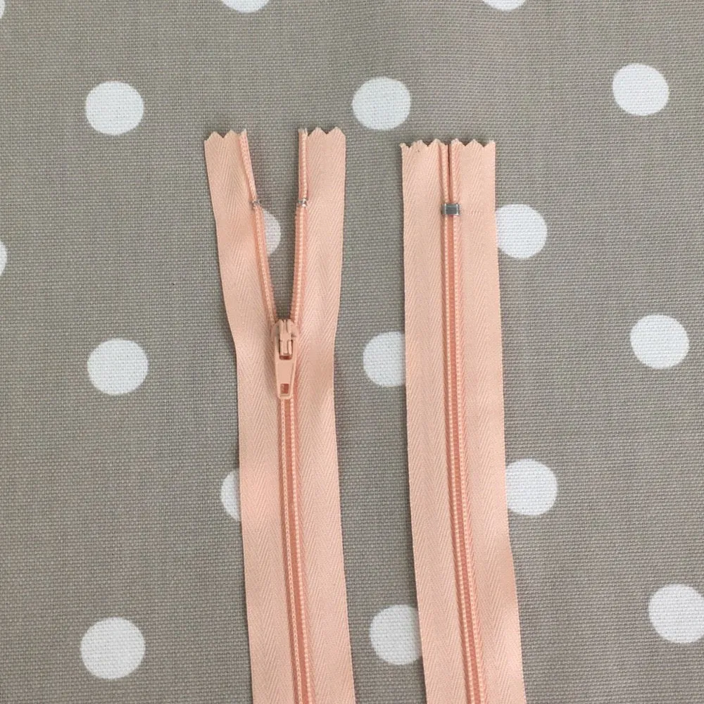 18" / 46cm Closed End Zip