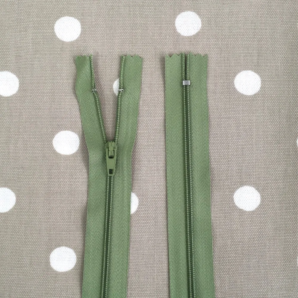 18" / 46cm Closed End Zip