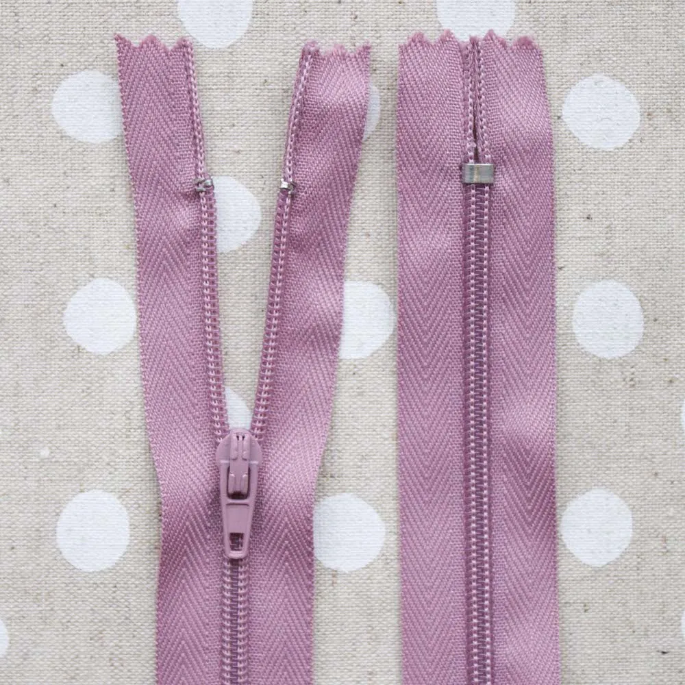 18" / 46cm Closed End Zip