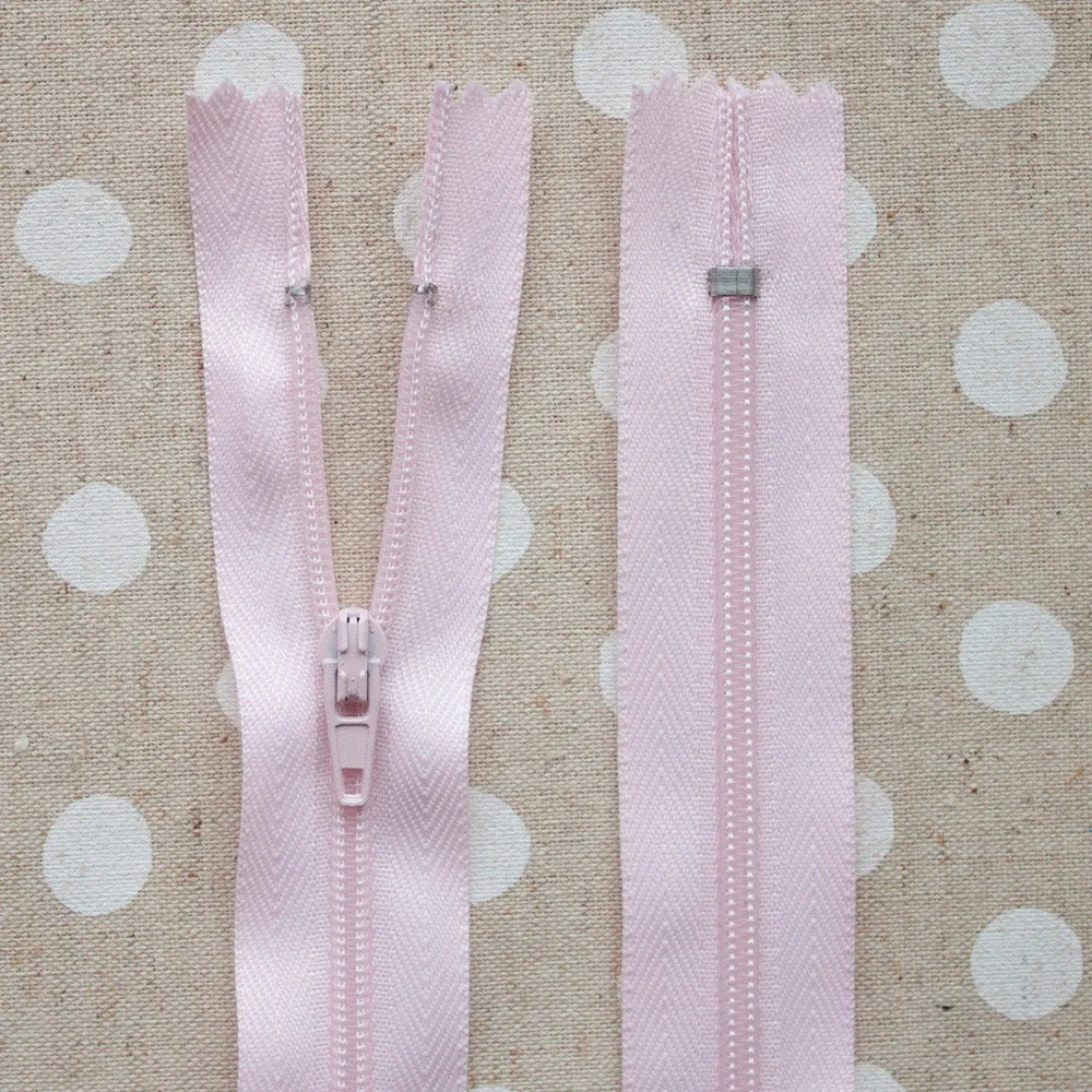 18" / 46cm Closed End Zip